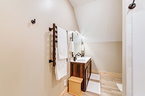 Views, Trails, Hot Tub & More: Luxe Wyoming Oasis