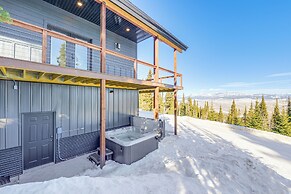 Views, Trails, Hot Tub & More: Luxe Wyoming Oasis