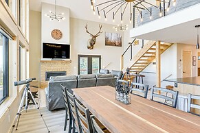 Views, Trails, Hot Tub & More: Luxe Wyoming Oasis