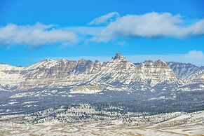 Views, Trails, Hot Tub & More: Luxe Wyoming Oasis