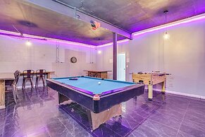 8 Mi to Lake Wallenpapack: Gem w/ Deck & Game Room
