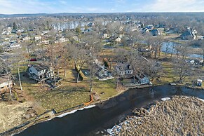 Canal-front White Lake Escape w/ Paddleboard