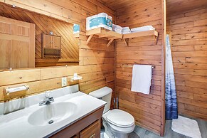 Waterfront Camp on Long Lake w/ Trail Access!