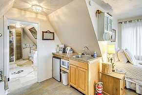 Near Hiking: Tranquil Crestone Studio w/ Deck!