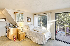 Near Hiking: Tranquil Crestone Studio w/ Deck!
