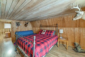 Mtn-view Deck & Grill: Creekside Catskills Cabin!