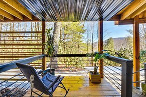 Mountain-view Gem w/ Community Perks in Dillard!