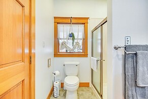 Charming Family Cabin w/ Fire Pits in Clarksville