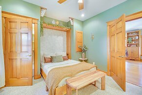 Charming Family Cabin w/ Fire Pits in Clarksville