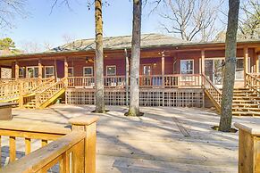 Charming Family Cabin w/ Fire Pits in Clarksville
