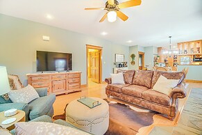 Charming Family Cabin w/ Fire Pits in Clarksville