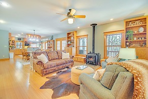 Charming Family Cabin w/ Fire Pits in Clarksville