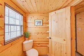 Near Hunting: Cozy Cabin w/ Deck in Grass Range!