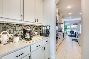 6 Mi to Lake Lewisville: Chic Retreat in Frisco!