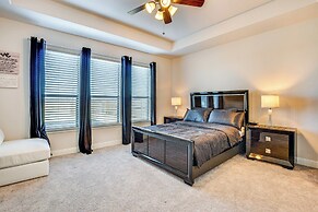 6 Mi to Lake Lewisville: Chic Retreat in Frisco!