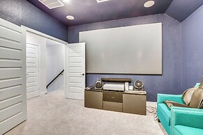 6 Mi to Lake Lewisville: Chic Retreat in Frisco!
