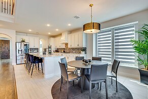 6 Mi to Lake Lewisville: Chic Retreat in Frisco!