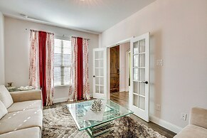 6 Mi to Lake Lewisville: Chic Retreat in Frisco!