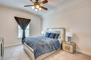 6 Mi to Lake Lewisville: Chic Retreat in Frisco!