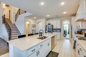 6 Mi to Lake Lewisville: Chic Retreat in Frisco!