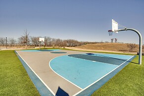 6 Mi to Lake Lewisville: Chic Retreat in Frisco!