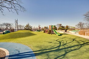 6 Mi to Lake Lewisville: Chic Retreat in Frisco!