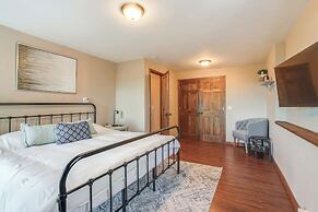 Mountain-view Deck: Pet-friendly Cabin in Bailey