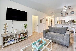 Community Outdoor Pool: Miramar Beach Condo!