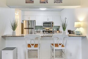 Community Outdoor Pool: Miramar Beach Condo!