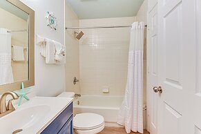 Community Outdoor Pool: Miramar Beach Condo!