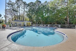 Community Outdoor Pool: Miramar Beach Condo!