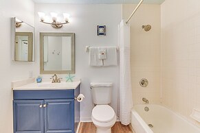 Community Outdoor Pool: Miramar Beach Condo!