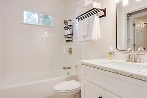 2 Mi to Canyon Lake: Cottage w/ Fire Pit & Grill