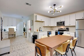 2 Mi to Canyon Lake: Cottage w/ Fire Pit & Grill