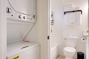 2 Mi to Canyon Lake: Cottage w/ Fire Pit & Grill