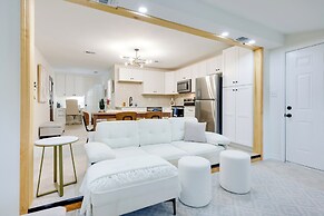 2 Mi to Canyon Lake: Cottage w/ Fire Pit & Grill