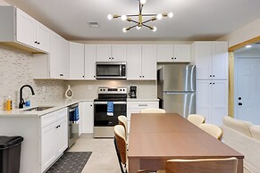 2 Mi to Canyon Lake: Cottage w/ Fire Pit & Grill