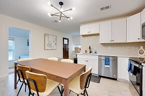 2 Mi to Canyon Lake: Cottage w/ Fire Pit & Grill