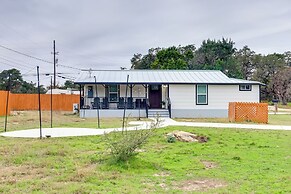 2 Mi to Canyon Lake: Cottage w/ Fire Pit & Grill