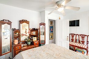 1 Mi to Old Town: Historic Area Gem in Alexandria