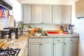 1 Mi to Old Town: Historic Area Gem in Alexandria