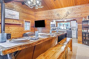 5 Mi to Breckenridge Ski Resort: Cozy Wood Cabin!