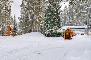 5 Mi to Breckenridge Ski Resort: Cozy Wood Cabin!