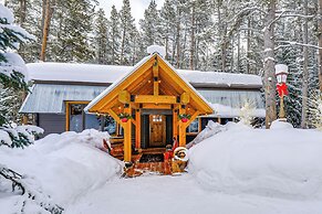 5 Mi to Breckenridge Ski Resort: Cozy Wood Cabin!