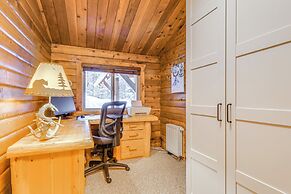 5 Mi to Breckenridge Ski Resort: Cozy Wood Cabin!