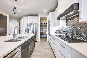 Private Patio & Hot Tub: Luxe Hurricane Townhome