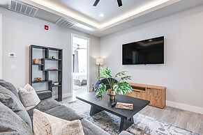 Private Patio & Hot Tub: Luxe Hurricane Townhome