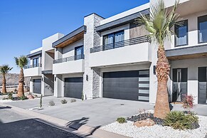 Private Patio & Hot Tub: Luxe Hurricane Townhome
