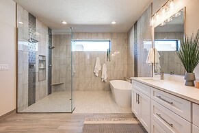 Private Patio & Hot Tub: Luxe Hurricane Townhome