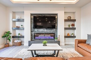 Private Patio & Hot Tub: Luxe Hurricane Townhome